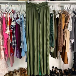 Olive Green Pleated High Waisted Pants | Size : 2